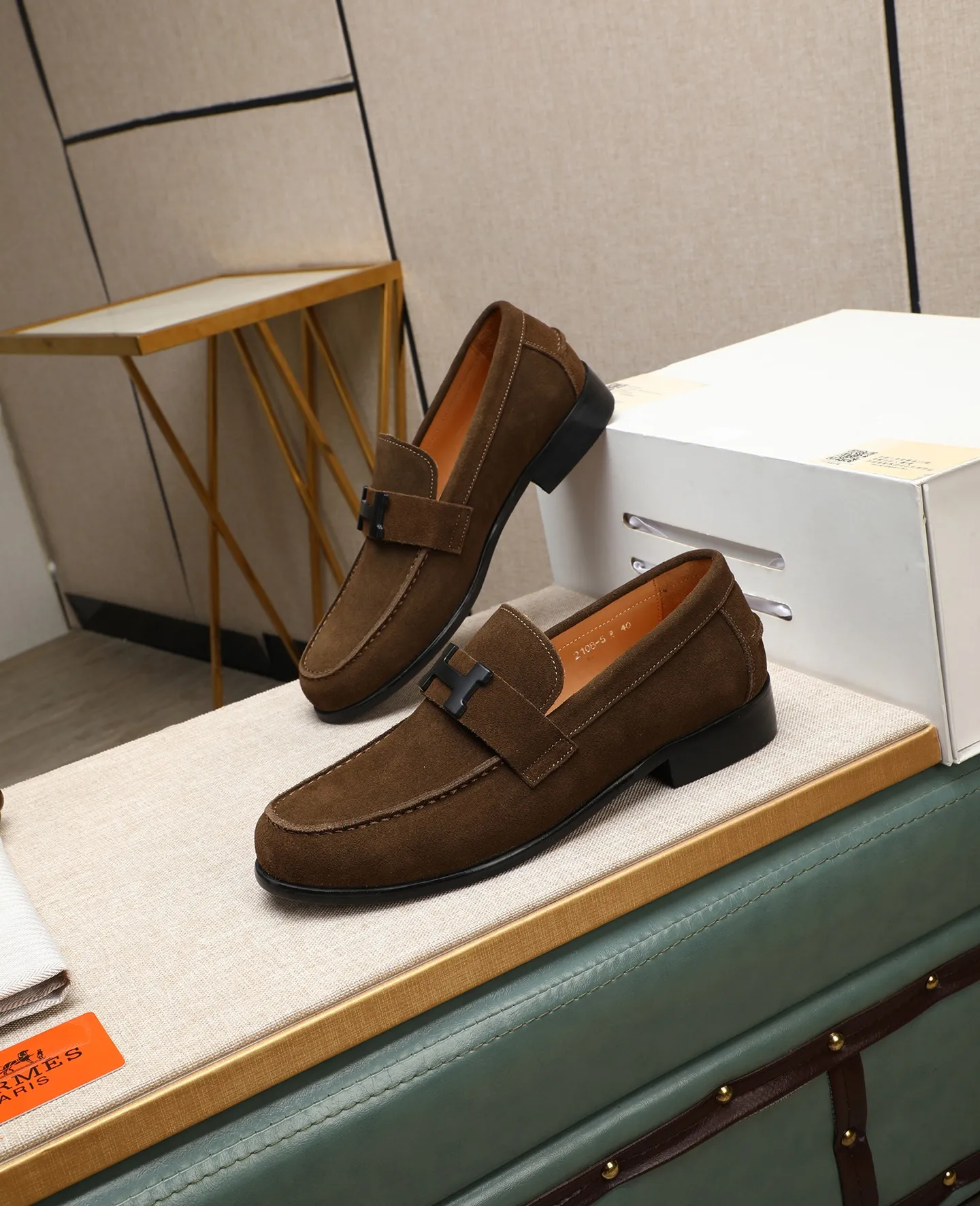Men's shoes 💰620 Original quality Brand: Hermès Standard code: Men's code: 39.40.41.42.43.44 (38.45. Customized) Grade: Same style as the official website Original quality Material: Original cowhide Original breathable cowhide lining Original outsole Style category: Men's fashionable casual leather shoes Color: Actual picture